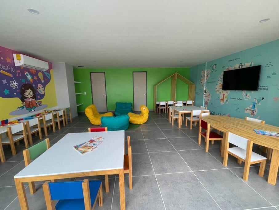 Depa Boho Al Sur Pet Friendly Piscina Gym Sala De Cine Διαμέρισμα Γκουανταλαχάρα Εξωτερικό φωτογραφία